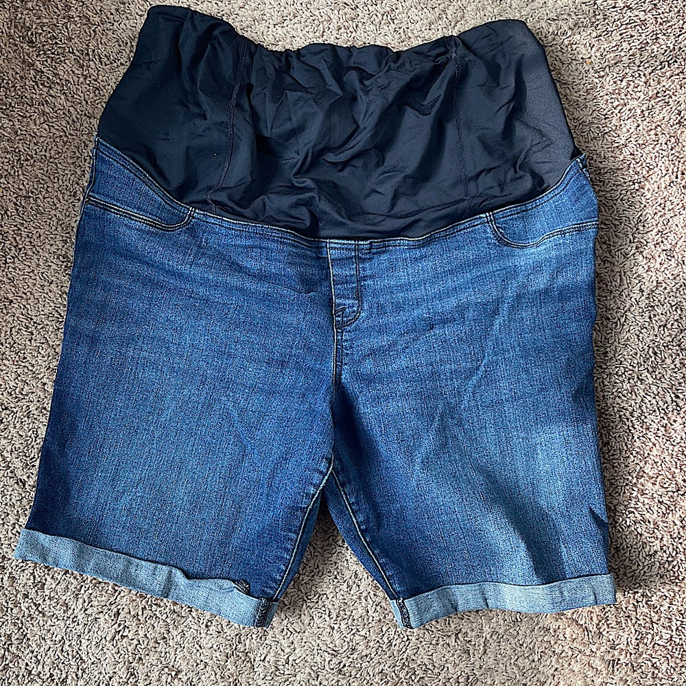 Isabel Maternity by Ingrid & Isabel Maternity Bermuda Jean Shorts Size 18